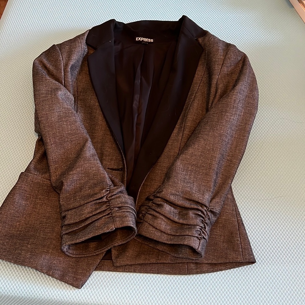 Express size 8 - 3/4 sleeve length stretchy blazer